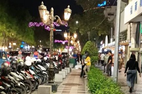 Pemkot Surabaya Larang Parkir Tepi Jalan Tunjungan, Mulai 1 Agustus dan Seterusnya!