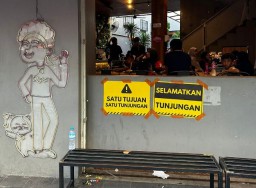 Parkir Tepi Jalan Tunjungan Surabaya Dilarang, Pemilik Tenant Protes Omzet Jadi Turun!