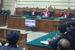 Sidang Korupsi Dam Kali Bentak Blitar, Hakim Ancam Tersangkakan Mak Rini dan Gus Adib!