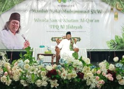 Maulid Nabi di Dusun Semerek Lamongan, Gus Muwafiq Kupas Budaya Berkat