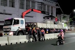 Barrier Plastik di Jalan Depan TP Surabaya Diganti Beton, Ini Alasan Pemkot!