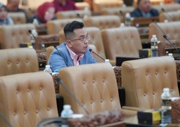 Khofifah Absen Lagi di Paripurna DPRD Jatim, Gerindra Protes Ingatkan soal Etika!