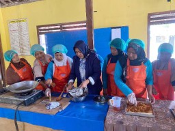 Pacu Daya Saing Poklahsar, DKP Jatim Gelar Peti Koin Bermantra di Ponorogo