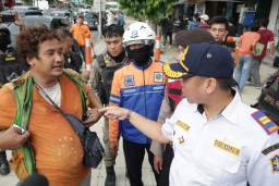 Peringatan Keras Dishub Surabaya: Parkir Sembarangan di TJU, Kita Derek!