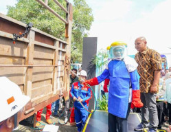 Terima Penghargaan dari Menhub, Khofifah Siap Wujudkan Jatim Zero ODOL 2027