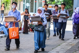 Pacu IPM dan Tekan Kemiskinan, Pemkot Surabaya Ubah Kebijakan Beasiswa!