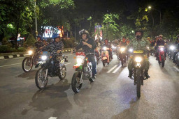 Surabaya Tanpa Pesta Kembang Api, Eri Cahyadi Pantau Malam Tahun Baru Naik Motor