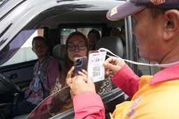 Parkir Nontunai di Surabaya Sudah Jalan, Ada Jukir Nakal Langsung Dipecat!