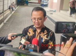 Khofifah Mangkir di Sidang Korupsi Hibah Jatim, Nih Alasan Pemprov Jatim!