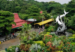 Kebun Binatang Surabaya Terapkan Parkir Digital, Tarif Tak Berubah!