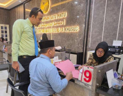 Dugaan Melawan Hukum Terkait BUMD, 3 Mahasiwa Gugat Khofifah dan PT PJU!