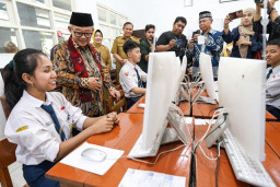 Mendikdasmen Pantau TKA SMP di Surabaya, Siswa: Soalnya Relatif Mudah!