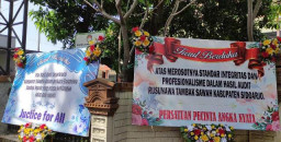 Dikirimi 4 Karangan Bunga Terkait Audit Rusunawa, Inspektorat Sidoarjo Tak Alergi Kritik!