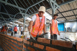 Revitalisasi 5 Pasar di Surabaya Dikebut, Target Rampung Pertengahan Mei!