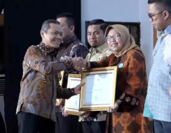 Lestarikan Bahasa Jawa, Surabaya Diganjar Penghargaan dari Kemendikdasmen