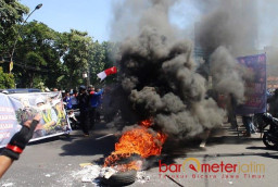 Panas! Demo KCB Soroti CSR BUMD Jatim PT PJU 'Diusik' Massa Beratribut SPSI