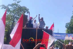 Demo Dukung MBG di Sidoarjo, Wabup-Ketua DPRD Kompak Temui Ribuan Massa!