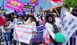 Demo Dukung MBG di Sidoarjo, Wabup-Ketua DPRD Kompak Temui Ribuan Massa!