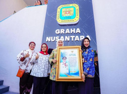 Diresmikan Khofifah, Graha Nusantara SMAN 2 Surabaya Hasil Patungan Alumni Rp 3 M!