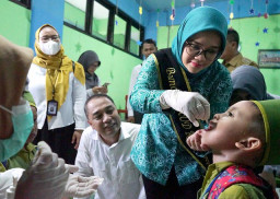 Pemkot Surabaya Target Imunisasi Anak Tembus 90%, MUI Pastikan Vaksin Halal!