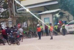 Tak Tahan dengan Polusi Debu, Warga di Tuban Tutup Akses Tambang Pabrik Semen!