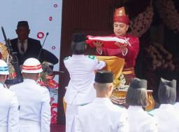 966 PNS Pemkot Surabaya Terima Penghargaan di HUT RI, Pesan Eri: Hindari Korupsi!