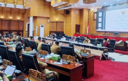 Bahas Raperda Banjir, Pansus DPRD Surabaya Serap Masukan Camat dan Lurah