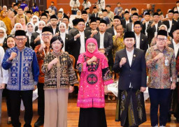 Emil Dardak Nakhodai Lagi MES Jatim, Khofifah Puji Dedikasinya untuk Ekonomi Syariah!
