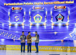 Sabet 4 Penghargaan Syariah Award Jatim 2026, Surabaya Juaranya Sertifikasi Halal!