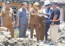 Proyek Jembatan Candinegoro Rp 1,46 M Molor, Wabup Mimik Tegur Keras Kontraktor!