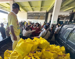 Golkar Berbagi Sembako di Terminal Joyoboyo, Bawa Kisah Bahlil untuk Anak Sopir Angkot!