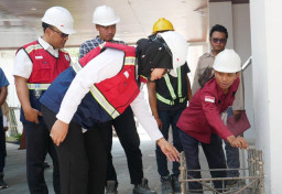 Sidak Proyek Gedung HD RSUD Sidoarjo Barat, Mimik Soroti Keterlambatan!