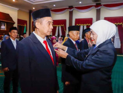 528 ASN Pemprov Jatim Terima Satyalancana Karya Satya, 69 Mengabdi 30 Tahun!