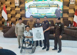 40 Warga PKBM Adhiyaksa Tuban Diwisuda, Lindra Siapkan Jalan ke Kampus!