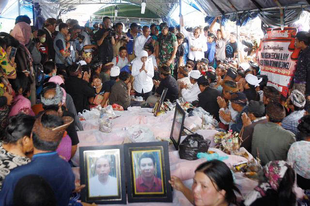 Di Sela Duka Cita, Mensos Serahkan Bantuan Rp 773 Juta