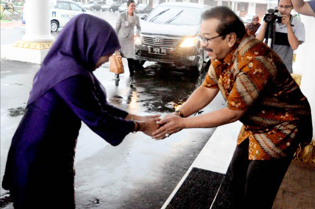 Besok, Khofifah Kembali Bertemu Soekarwo di Grahadi