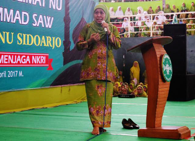 Rahasia Jalan Cepat Khofifah: Pakai Sepatu Buatan Sidoarjo