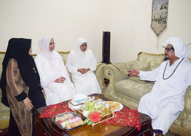 Khofifah-La Nyalla Nostalgia di Ponpes Al Qodiri