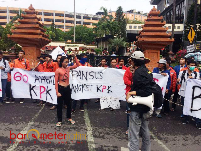 Aspirasi Mahasiswa Membentur Gedung Kosong DPRD Jatim