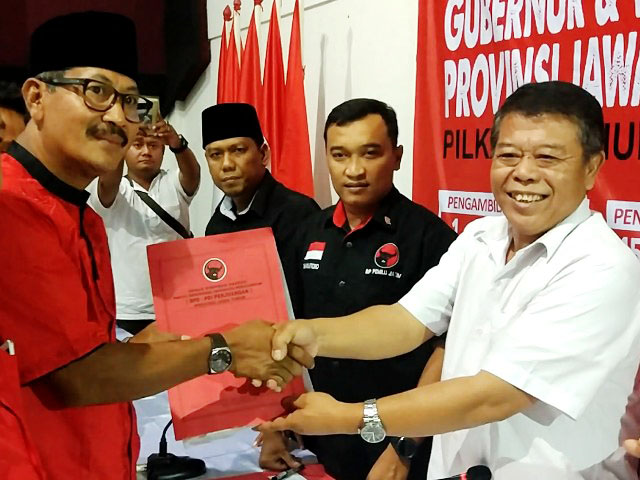 Baju Pemberian Khofifah, Suhandoyo: Semoga Pertanda Baik