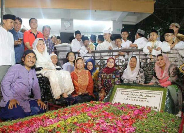 Prasasti Makam Gus Dur Dibuka untuk Umum