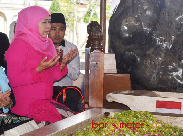 Gibol Sejati, Khofifah Berduka Atas Kepergian Kiper Persela