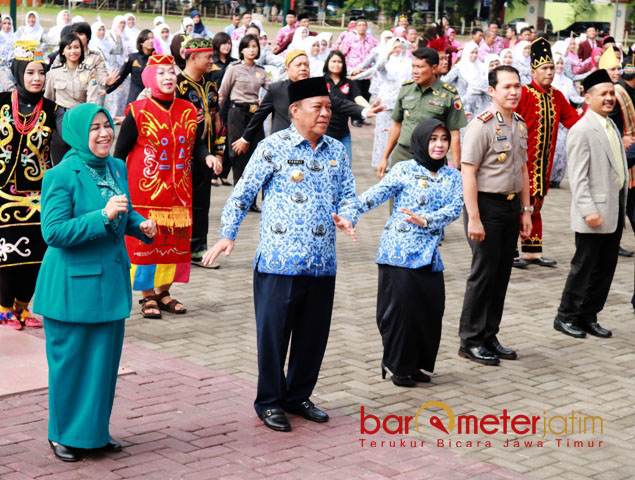 Kepala OPD Berbusana Adat, Bupati-Wabup Kok Beda