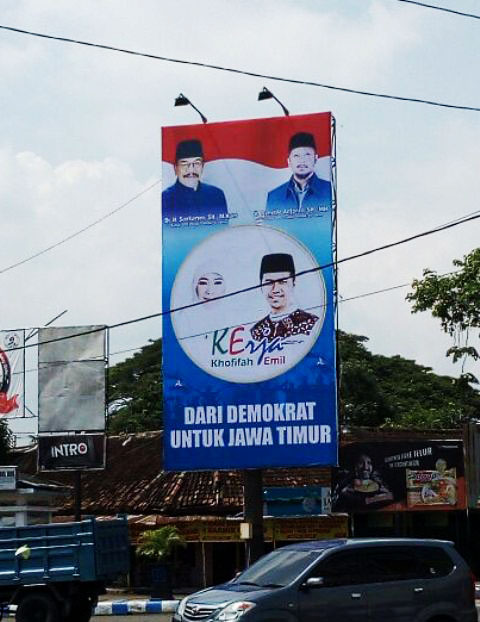 Billboard Soekarwo Dukung Khofifah-Emil Bertebaran di Jatim