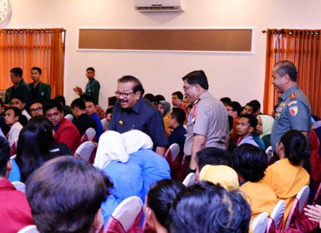 Gus Ipul-Puti Mangkir, Emil Batal Temui Presiden BEM se-Jatim