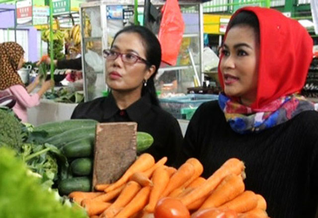 Sapa Pedagang Pasar, Wah.. Puti Tak Dikenal