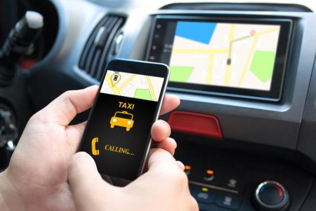 Bandel Perusahaan Taksi Online Diduga Masih Terima Driver