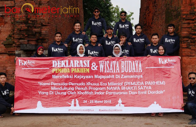 Pilih Khofifah-Emil, Muda-Mudi Deklarasi di Pelataran Candi