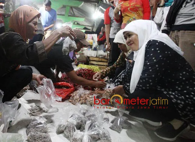 Lindungi Lansia, Khofifah Siapkan Pos Kesehatan di Pasar