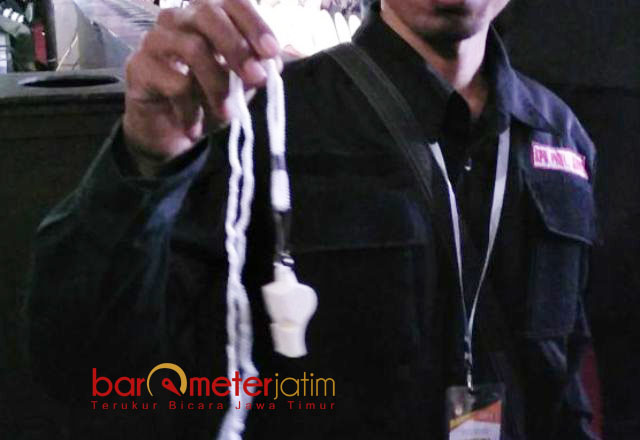 Ganggu Debat, Pendukung Paslon No 2 Berulah Lewat Peluit